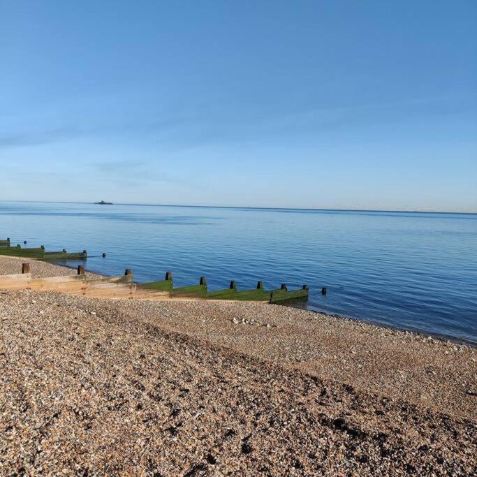 Escape To The Coast In A Luxurious Private Apartment Herne Bay Esterno foto